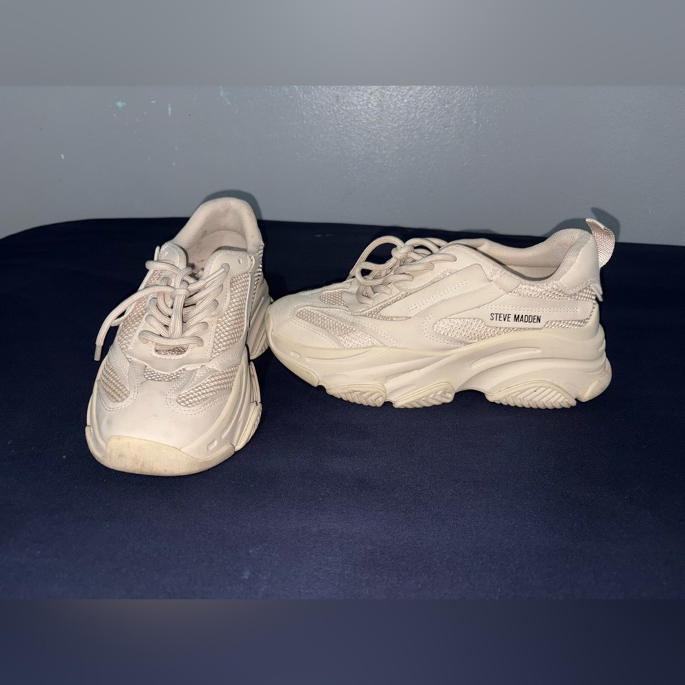 Woman Steve Madden shoes